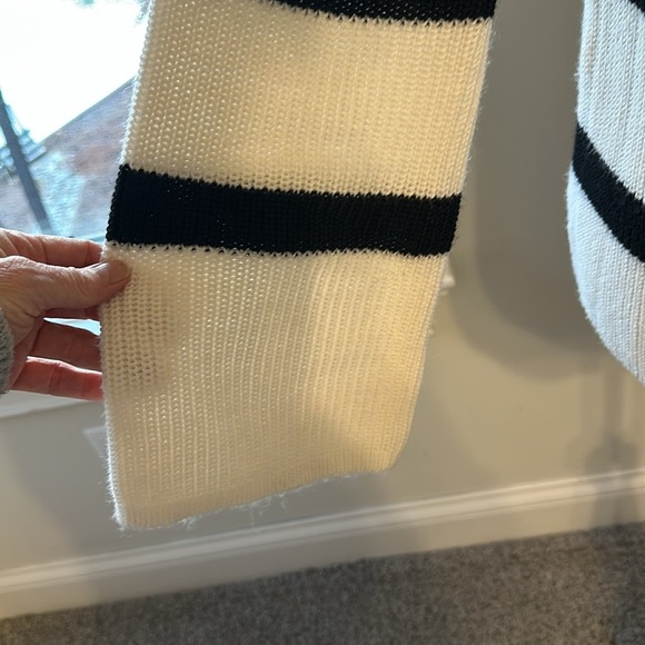 Banana Republic Mock Neck Black & Cream Stripe Sweater, Wool Blend, Size Medium - Picture 4 of 9